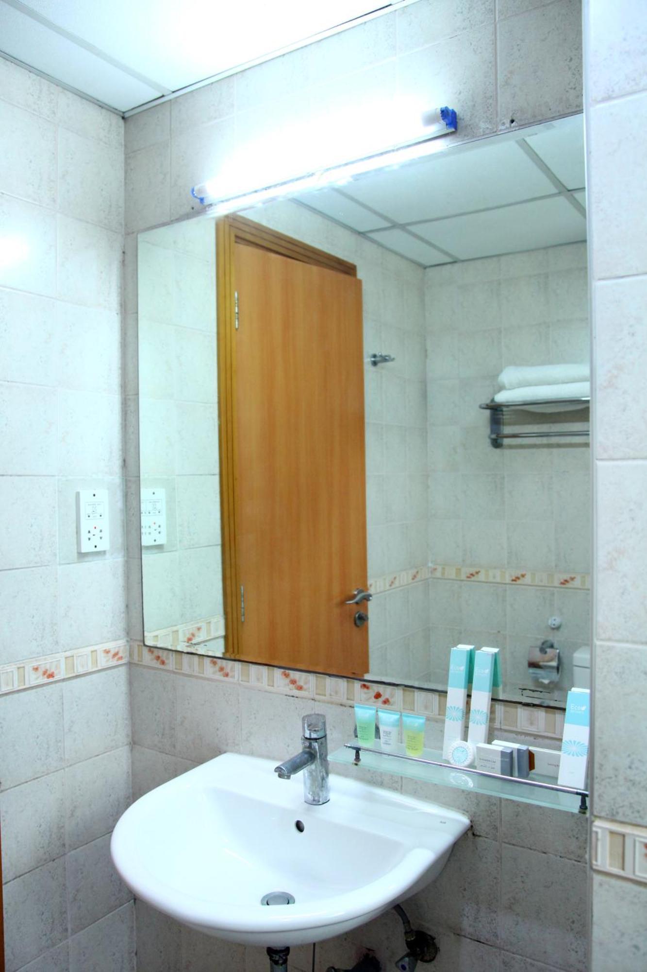 Ruwi Hotel Apartments, Sharjah Buitenkant foto